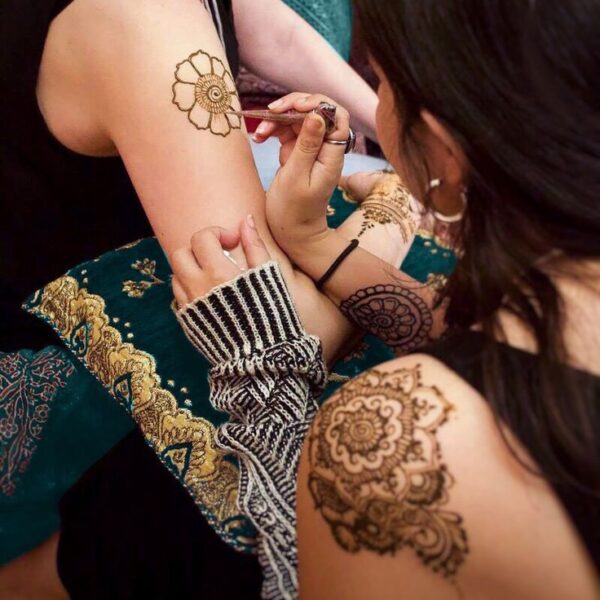 5 Questions Every Bride Must Ask Before Hiring A Mehendi Artist